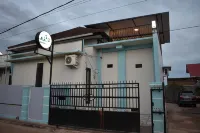 Panda Guest House Merauke Hotel dekat Pengrajin Kulit Arek Boyo