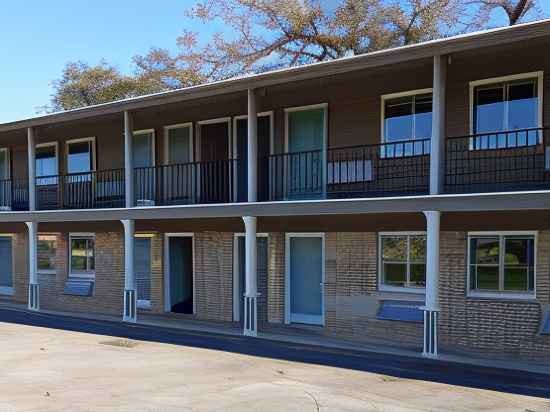 Horseshoe Riverside Lodge Hotel Exterior