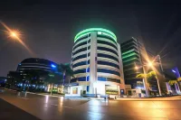 Wyndham Garden Guayaquil Hoteles cerca de Plaza TÍA Bastión