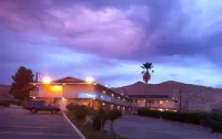 Hilltop Inn & Suites Hotel di Victorville