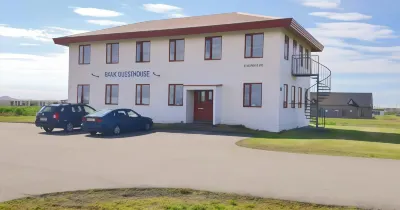 Bank Guesthouse by Kef Airport Hotels in Keflavík