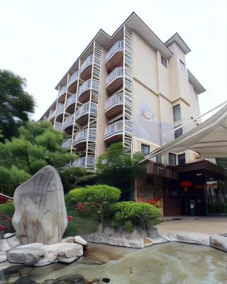 Ku Kuan Hotspring Hotel Hoteles cerca de Deji Dam