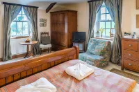 Beeches Farmhouse Country Cottages & Rooms Hotel di South Wraxall