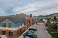 DoubleTree by Hilton Park City - the Yarrow Hotels near Walmart Supercenter