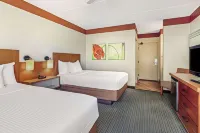 La Quinta Inn & Suites by Wyndham Miami Cutler Bay Hotel berhampiran Staples