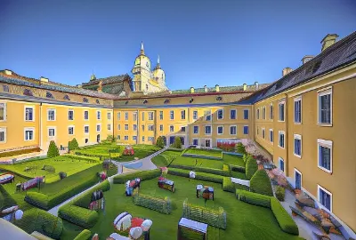 Schlosshotel Mondsee Hotel berhampiran Fuschlsee