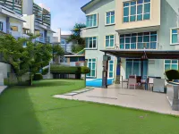 Shamrock Villas Corner or Seaview or Standard Hotels in Tanjung Bungah