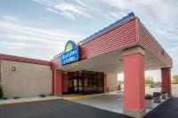 Days Inn & Suites by Wyndham Mt Pleasant Hotels in Mount Pleasant