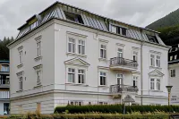 Romantik Residenz (Ferienwohnungen Hotel Im Weissen Rössl) - Dependance Hotel dekat Schafberg Mountain