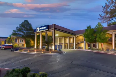 Best Western Airport Albuquerque Inn Suites Hotel  Suites Отели рядом с достопримечательностью «Casas del Rio»