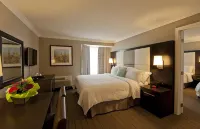 Visitor's Inn Hotels near Hamilton John C. Munro International Airport