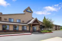 Days Inn by Wyndham Helena Hotels near Staples