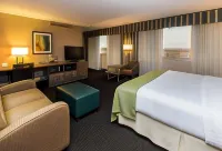 Holiday Inn des Moines Dtwn - Mercy Area Hotels near Verizon