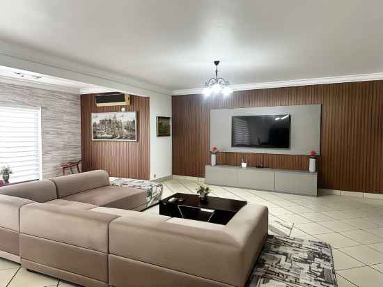 Chic and stylish 3 bedroom apartment Rooms