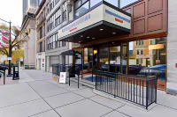 Fairfield Inn & Suites Albany Downtown Hotels near House of Glass Albany