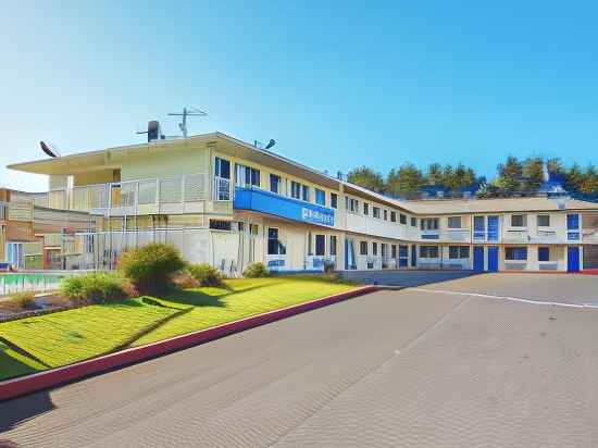 Motel 6 Arcata, CA – Cal Poly Humboldt Hotel Exterior