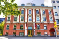 Hotel Astor Hotels near Kauppakeskus Rewell