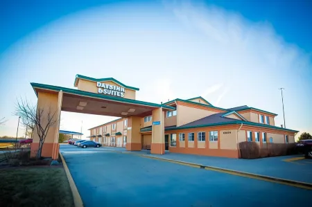 Days Inn & Suites by Wyndham Wichita