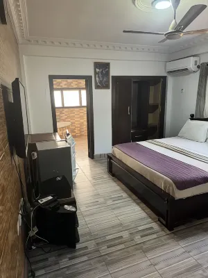 LaRosa Executive Guest House Hotels near Asafo Market