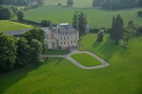 Chateau de la Goujonnerie Hôtels à : La Chataigneraie