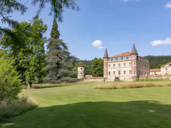 Domaine et Château de Valinches - Hôtel & Restaurant Hotel Exterior