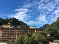 Ku Kuan Hotspring Hotel Hoteles cerca de Deji Dam