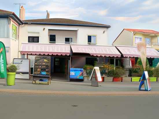 Au Petit Bonheur Hotel Exterior