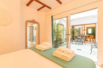 Casa Esmeralda - Luxury Boutique Apartments Old Town Hotels in Estepona