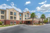 Comfort Inn & Suites Statesboro - University Area Отели рядом с достопримечательностью «Суперцентр Уолмарт»