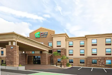 Holiday Inn Express & Suites Pahrump