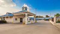 Best Western Regency Inn  Suites Hotels in Gonzales