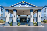 Days Inn & Suites by Wyndham Prattville-Montgomery Hotels near Belk