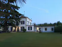 B&B Villa Prestigio Hotele w pobliżu Designer Outlet Serravalle