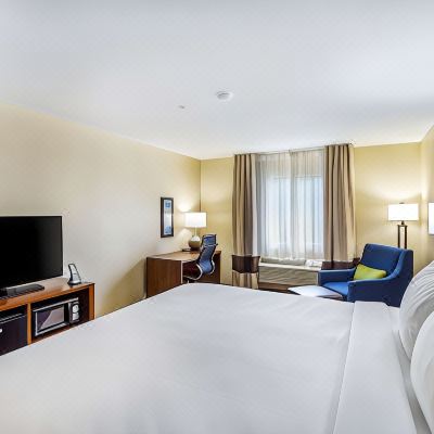 Room, 1 King Bed, Accessible, Non Smoking (Roll-In Shower) Comfort Inn Promo Code