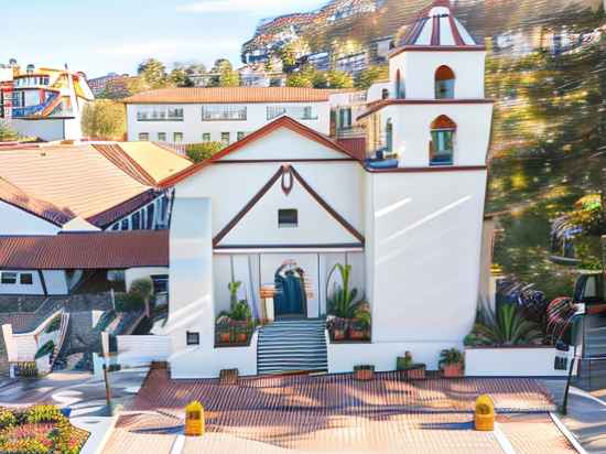 Crowne Plaza Ventura Beach Hotel Exterior