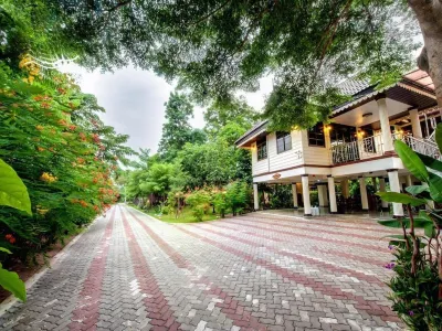 Baan Nam Pen Resort Hotels in Bang Khonthi