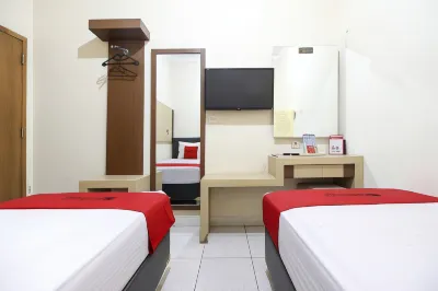 RedDoorz Plus Near Stadion Mandala Krida