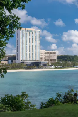 Dusit Thani Guam Resort Отели рядом с достопримечательностью «Captain Dan's Marine Center»