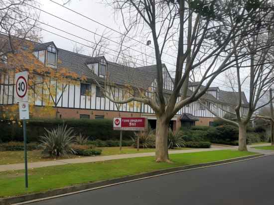 Best Western Plus the Tudor-Box Hill Hotel Exterior