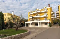 Hotel Crnogorska Kuća Duklja Ruins周辺のホテル