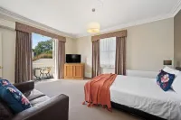 Clydesdale Manor Hotels in Sandy Bay