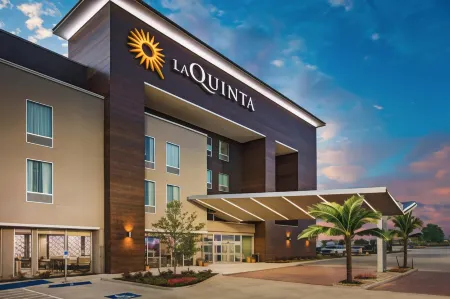 La Quinta Inn & Suites by Wyndham Manassas VA-Dulles Airport