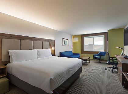 Holiday Inn Express & Suites Portland Airport