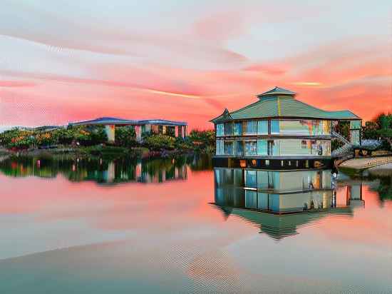 Novotel Sunshine Coast Resort Hotel Exterior