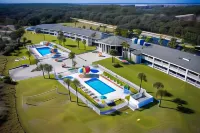 Days Inn & Suites by Wyndham Jekyll Island Hotels near Jekyll Island Historic District