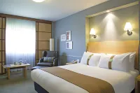 Holiday Inn Guildford Hotel dekat Farnborough Airport