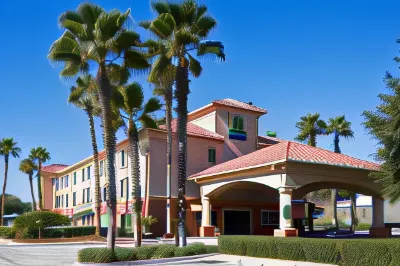 Holiday Inn Express Clermont Hotels near SUN STATE PRODUCE SALES, INC.