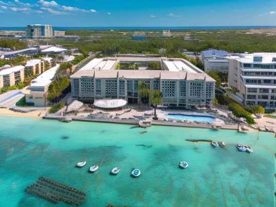 Grand Cayman Marriott Resort Hotel Exterior