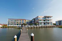 Fairfield Inn & Suites Chincoteague Island Waterfront Hotels near Flying Fish Gallery