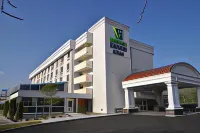 Holiday Inn Express & Suites Milford Hotels in Milford